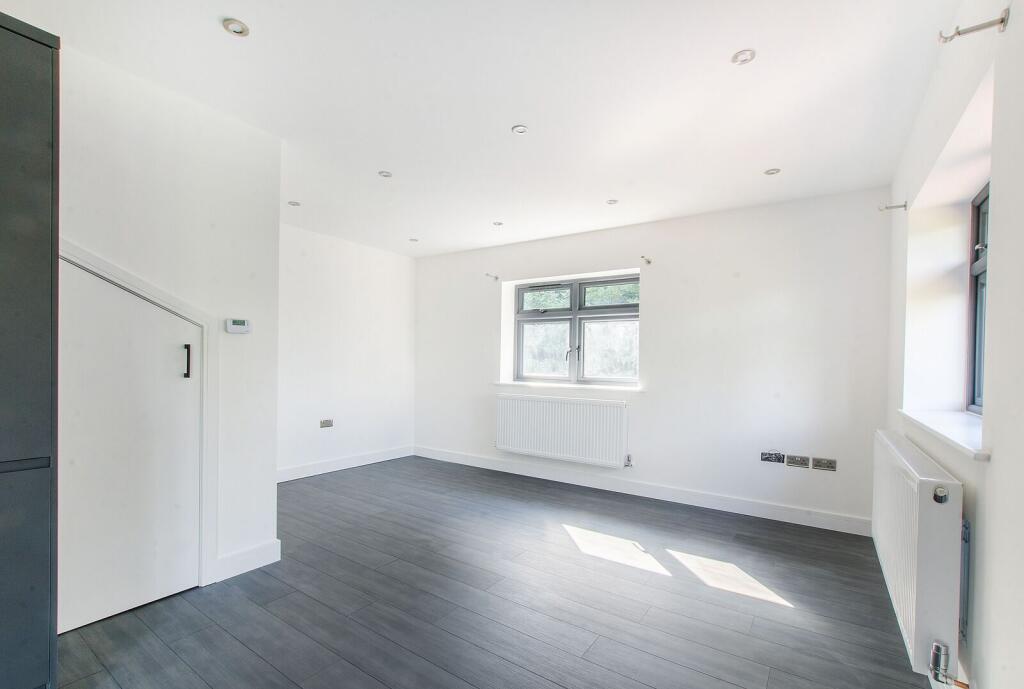 2 bed 1st Floor Flat for rent in Goddington. From Foxtons - Bromley