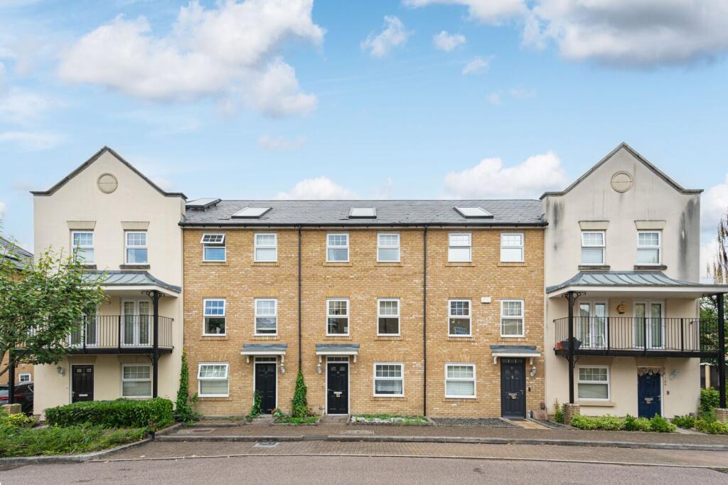4 bed Mid Terraced House for rent in Keston Mark. From Foxtons - Bromley
