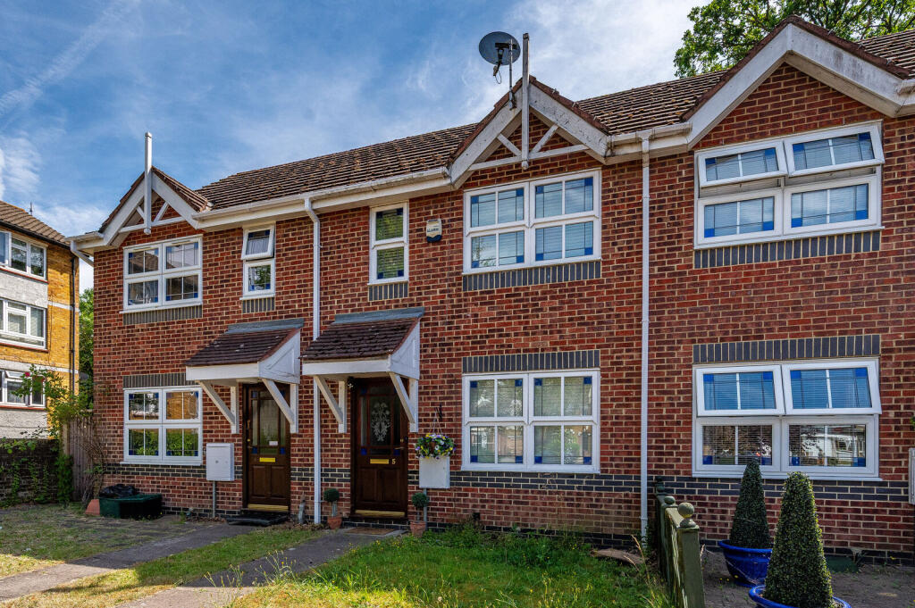 2 bed Mid Terraced House for rent in Keston Mark. From Foxtons - Bromley 2 bed Mid Terraced House for rent in Keston Mark. From Foxtons - Bromley