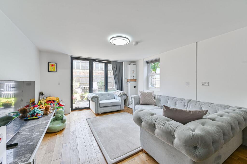 2 bed 1st Floor Flat for rent in Sidcup. From Foxtons - Bromley