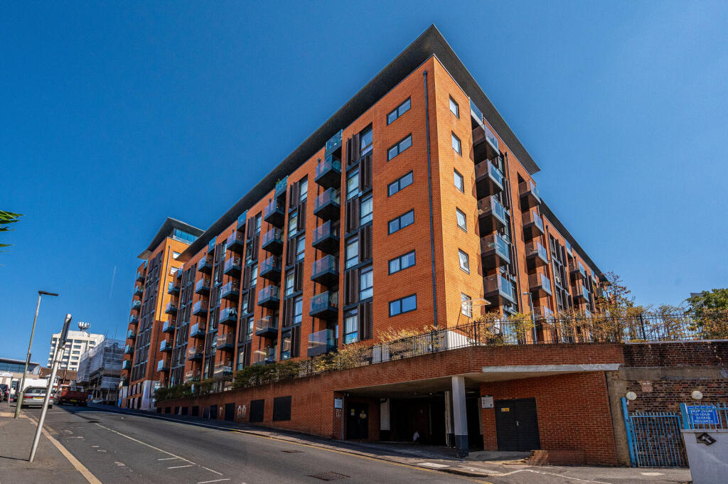 2 bed 1st Floor Flat for rent in Chislehurst. From Foxtons - Bromley 2 bed 1st Floor Flat for rent in Chislehurst. From Foxtons - Bromley