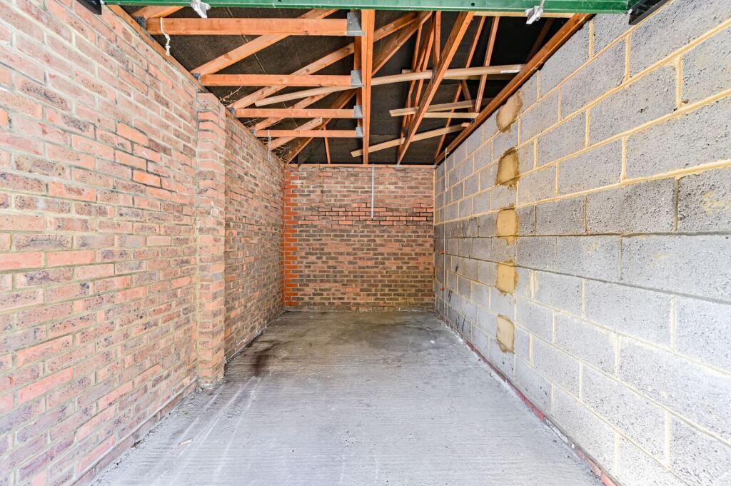 4 bed Garages for rent in Beckenham. From Foxtons - Bromley