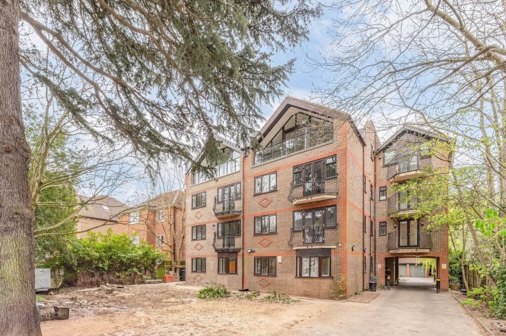 2 bed 1st Floor Flat for rent in Beckenham. From Foxtons - Bromley
