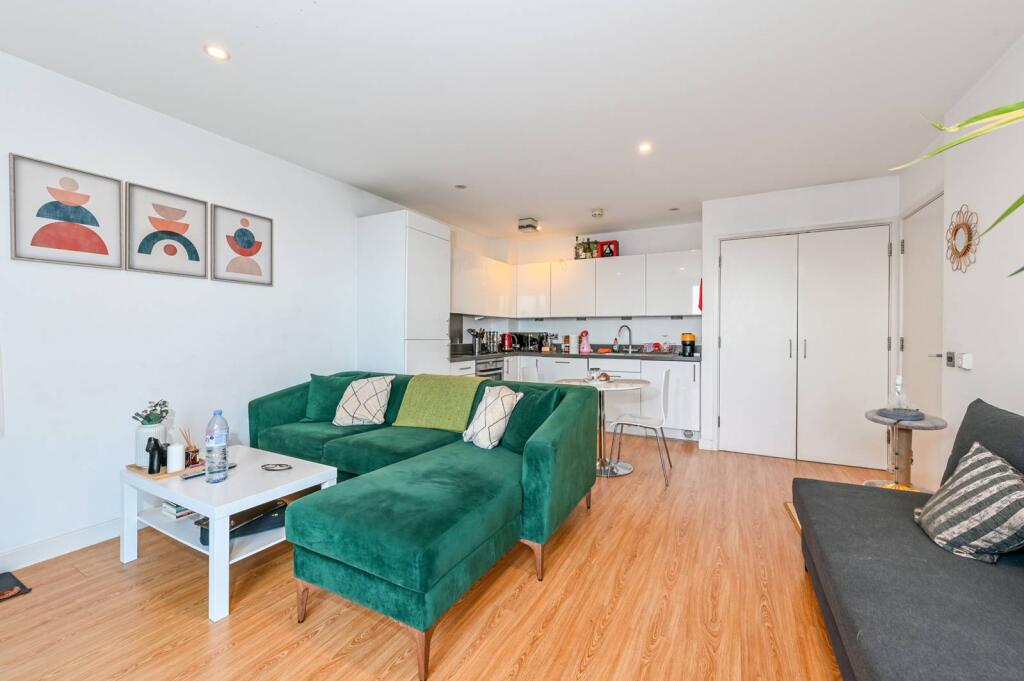 1 bed 1st Floor Flat for rent in London. From Foxtons - Camden