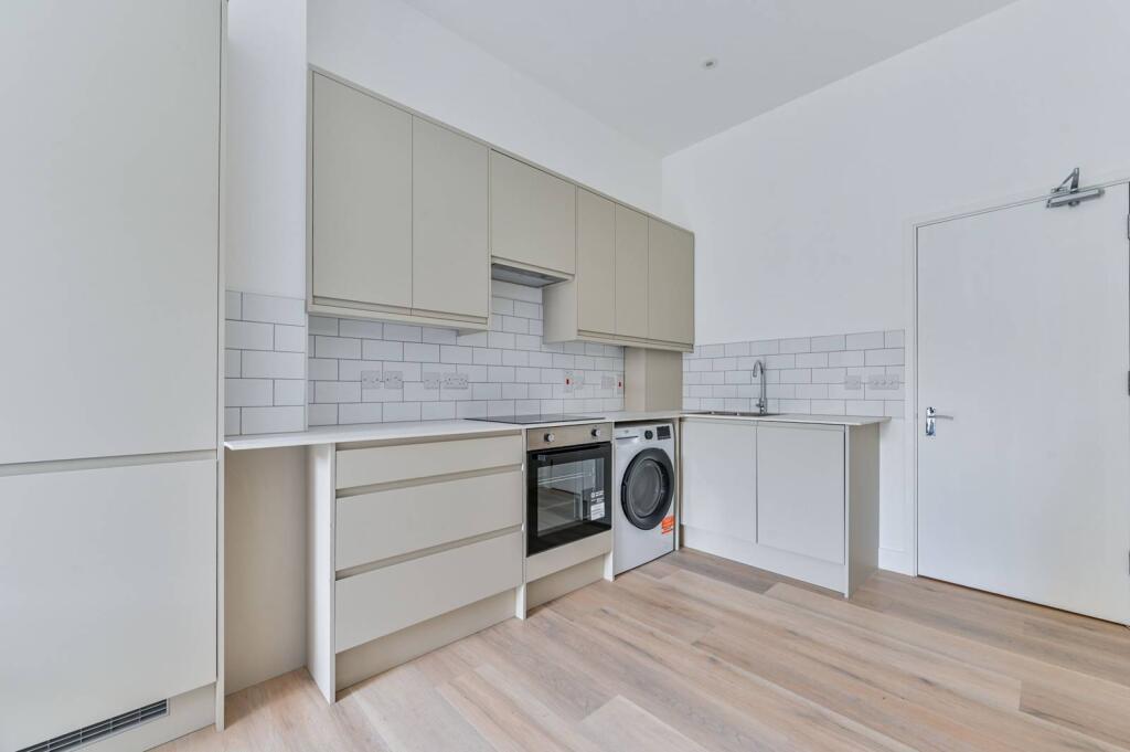 1 bed 1st Floor Flat for rent in London. From Foxtons - Camden