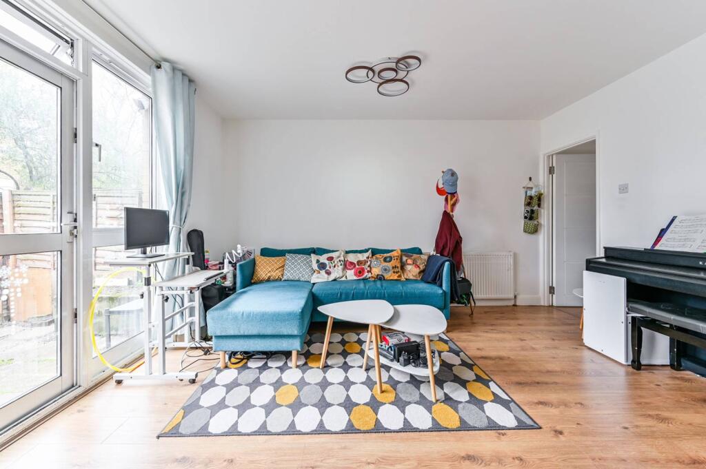 3 bed 1st Floor Flat for rent in London. From Foxtons - Camden 3 bed 1st Floor Flat for rent in London. From Foxtons - Camden