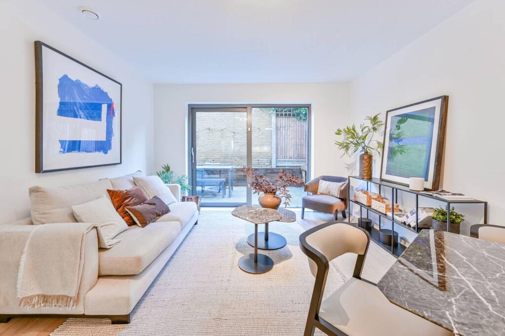 2 bed 1st Floor Flat for rent in Camden Town. From Foxtons - Camden