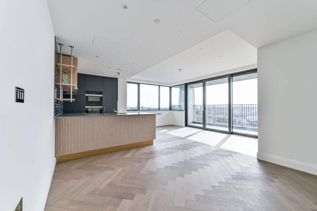 3 bed 1st Floor Flat for rent in . From Foxtons - Camden