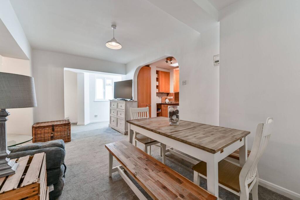 2 bed 1st Floor Flat for rent in Camden Town. From Foxtons - Camden