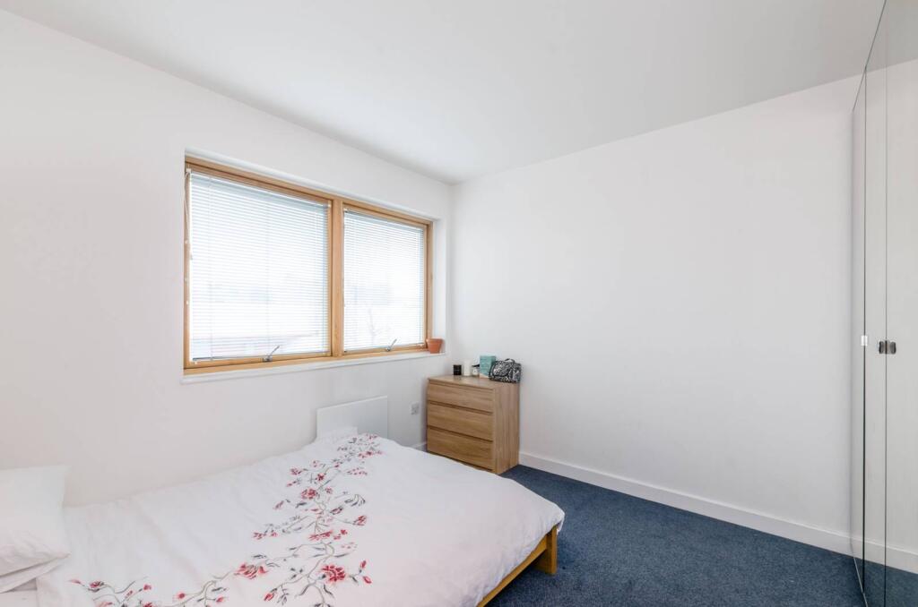 2 bed 1st Floor Flat for rent in Camden Town. From Foxtons - Camden