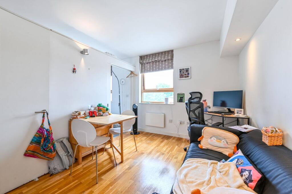 1 bed 1st Floor Flat for rent in Camden Town. From Foxtons - Camden