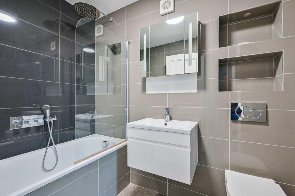 2 bed 1st Floor Flat for rent in London. From Foxtons - Camden