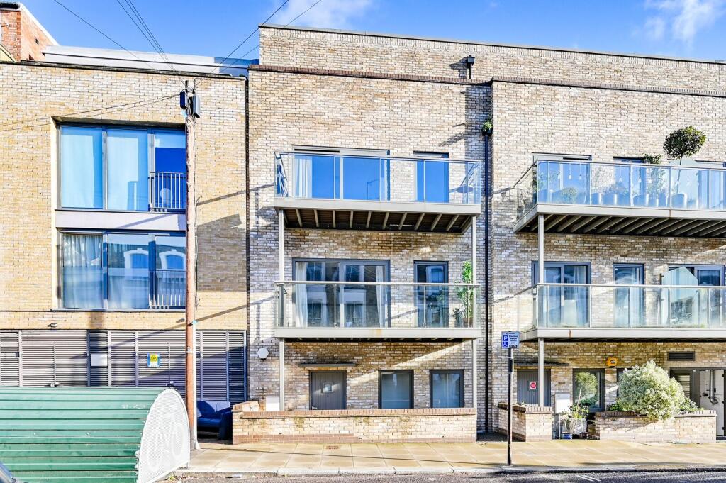 2 bed 1st Floor Flat for rent in Camden Town. From Foxtons - Camden