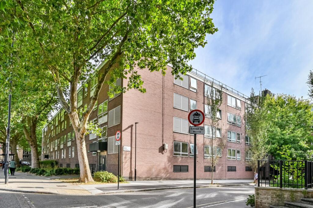 3 bed 1st Floor Flat for rent in Camden Town. From Foxtons - Camden