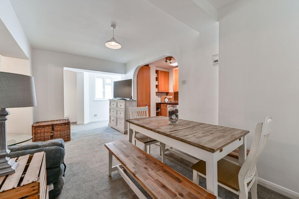 2 bed 1st Floor Flat for rent in London. From Foxtons - Camden