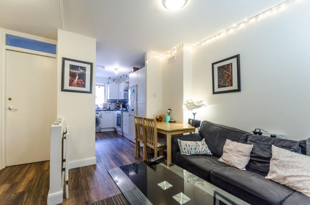 4 bed 1st Floor Flat for rent in London. From Foxtons - Camden