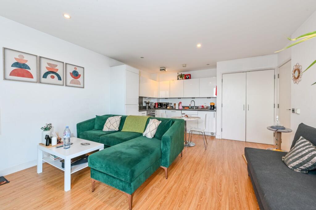 1 bed 1st Floor Flat for rent in London. From Foxtons - Camden 1 bed 1st Floor Flat for rent in London. From Foxtons - Camden
