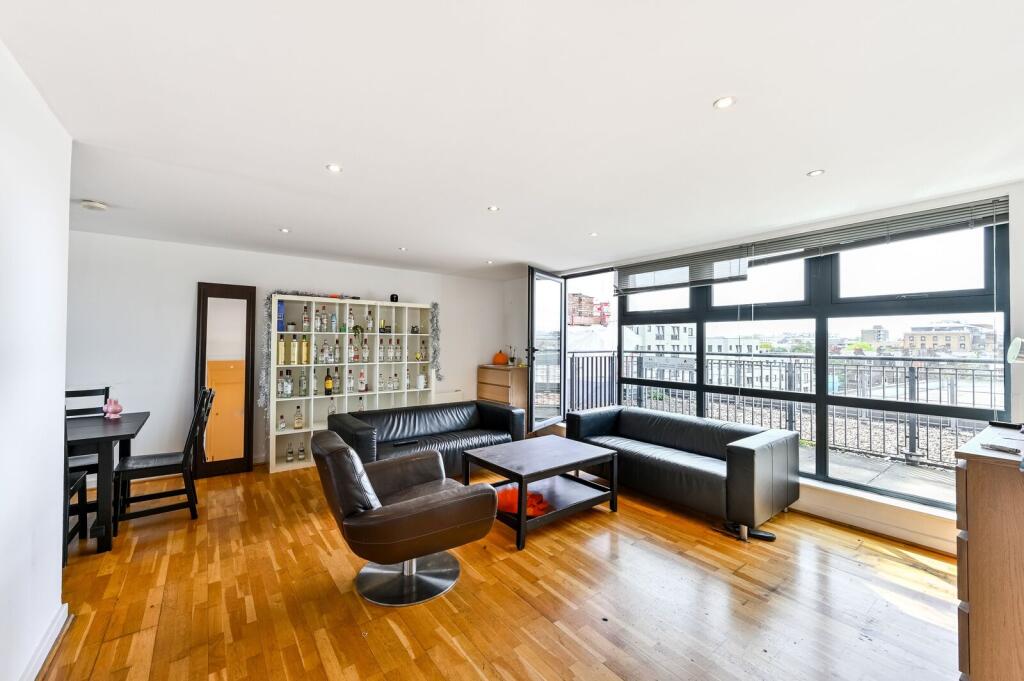 4 bed 1st Floor Flat for rent in London. From Foxtons - Camden 4 bed 1st Floor Flat for rent in London. From Foxtons - Camden