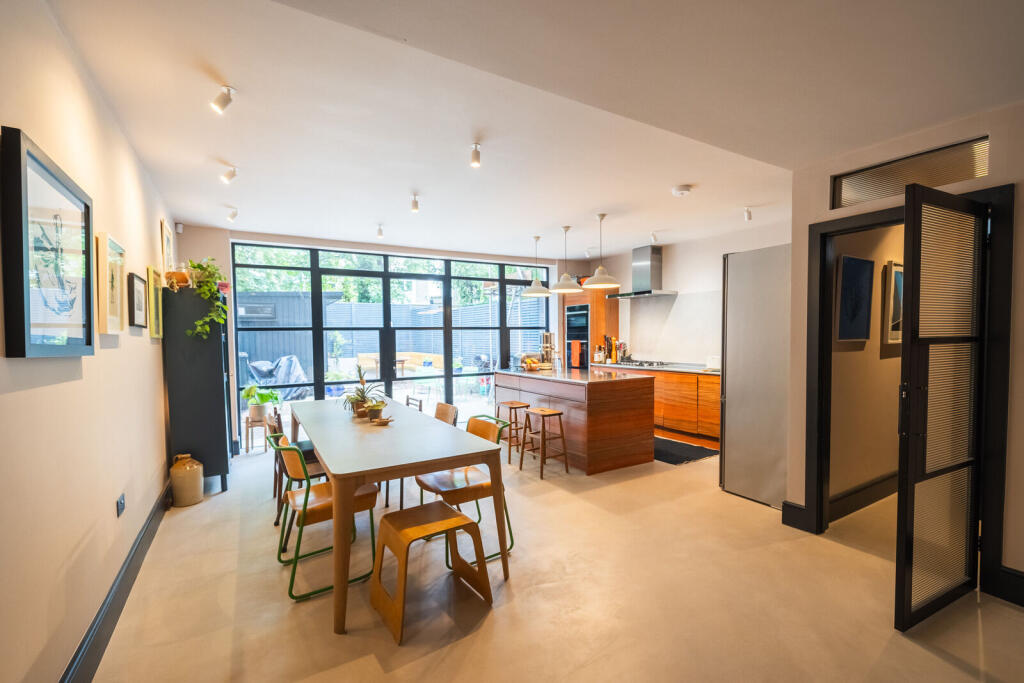3 bed Annexe for rent in Camden Town. From Foxtons - Camden