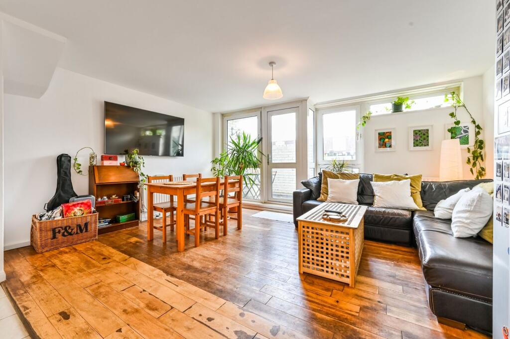 4 bed 1st Floor Flat for rent in Camden Town. From Foxtons - Camden