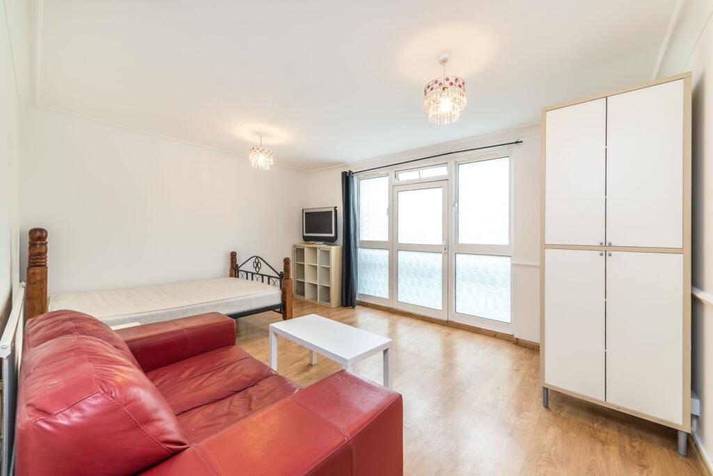 3 bed 1st Floor Flat for rent in Camden Town. From Foxtons - Camden