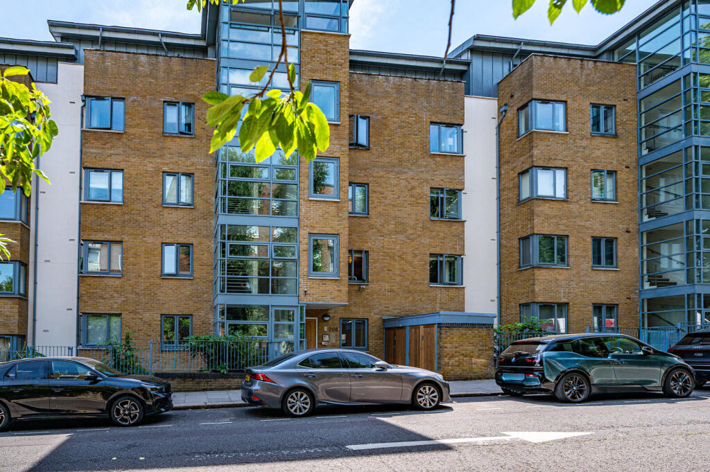 3 bed 1st Floor Flat for rent in London. From Foxtons - Camden 3 bed 1st Floor Flat for rent in London. From Foxtons - Camden