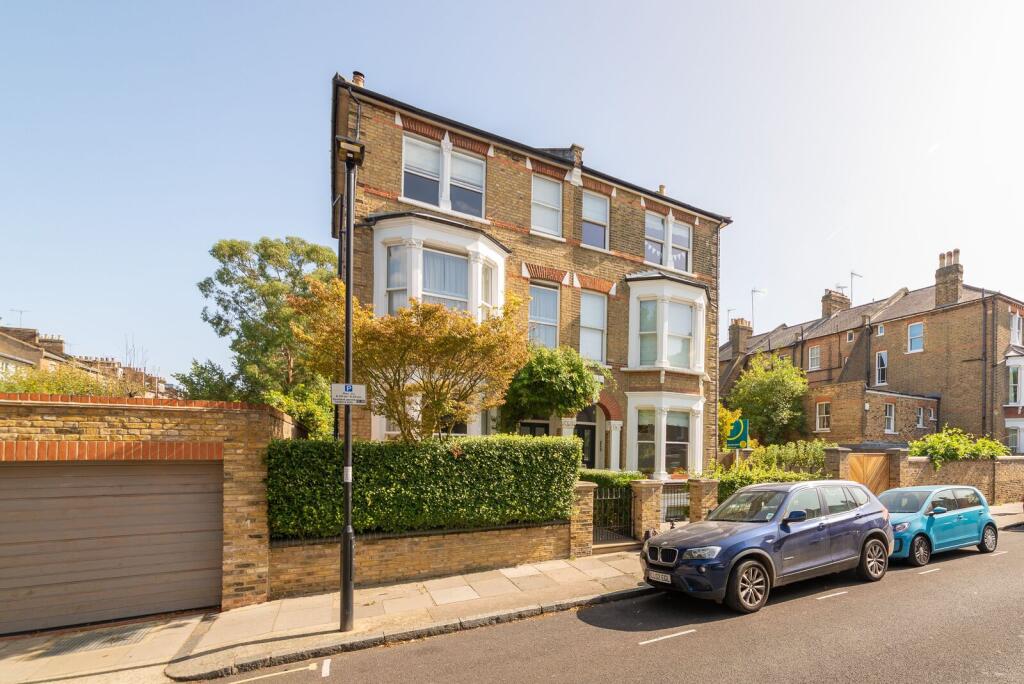 1 bed 1st Floor Flat for rent in Camden Town. From Foxtons - Camden