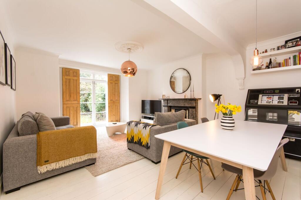 2 bed 1st Floor Flat for rent in Camden Town. From Foxtons - Camden