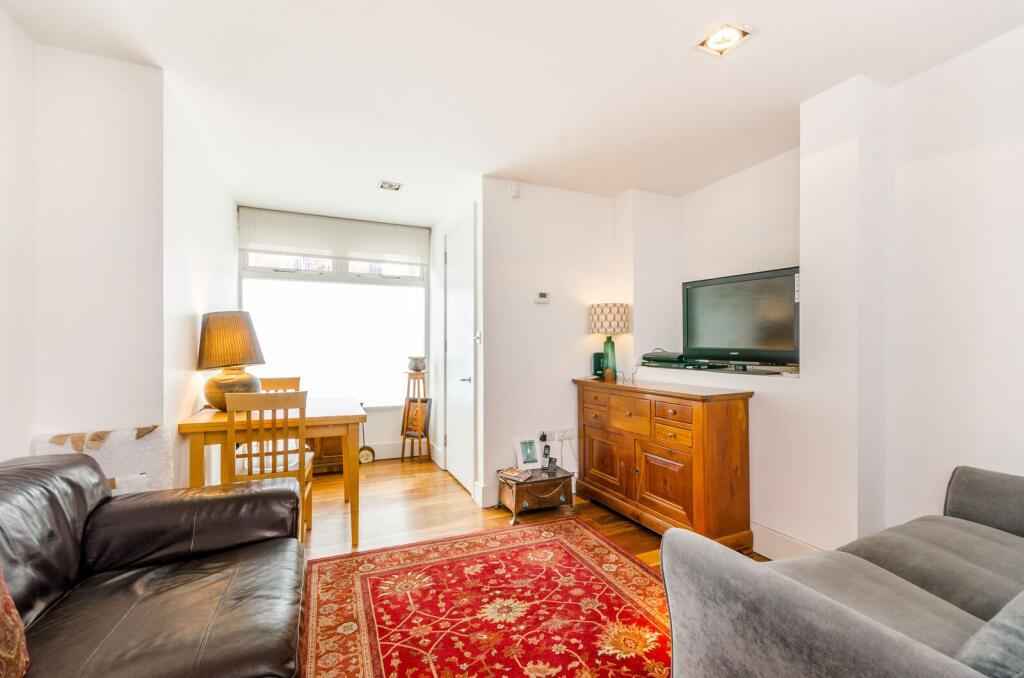2 bed 1st Floor Flat for rent in Camden Town. From Foxtons - Camden 2 bed 1st Floor Flat for rent in Camden Town. From Foxtons - Camden