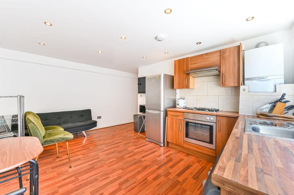 2 bed 1st Floor Flat for rent in London. From Foxtons - Camden