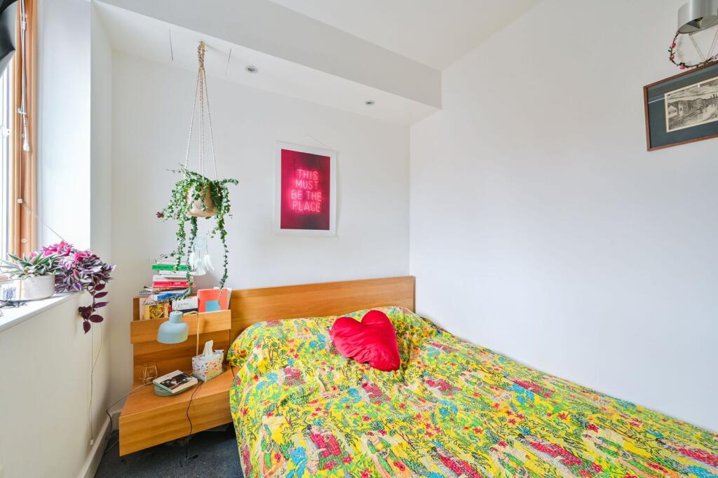 2 bed 1st Floor Flat for rent in London. From Foxtons - Camden