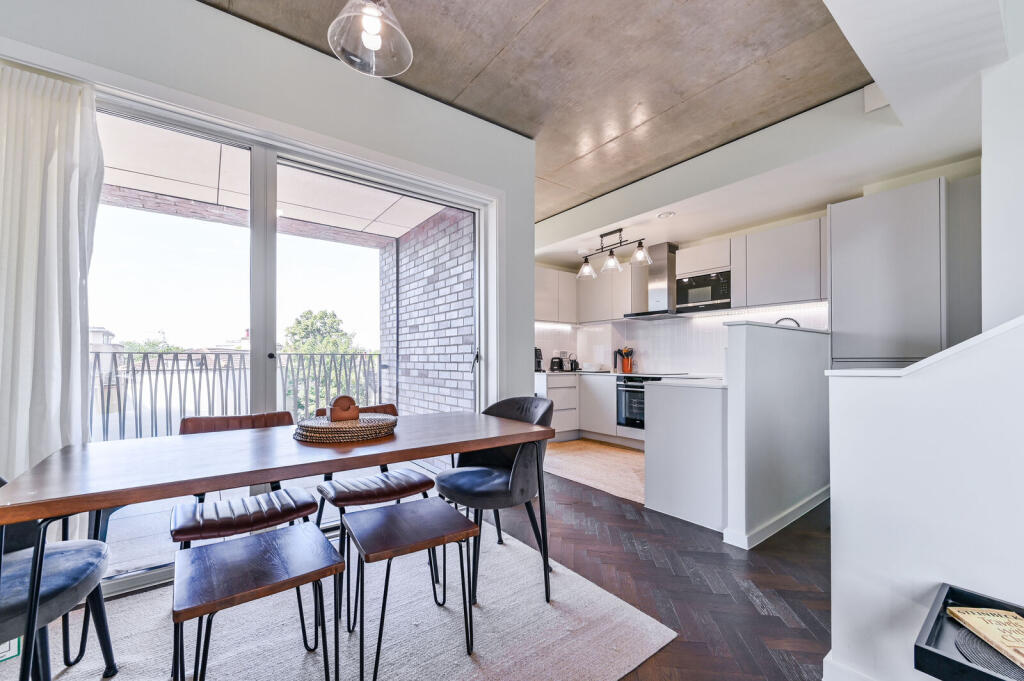 2 bed 1st Floor Flat for rent in London. From Foxtons - Camden