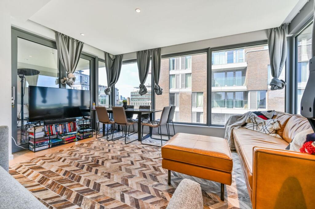 3 bed 1st Floor Flat for rent in London. From Foxtons - Camden