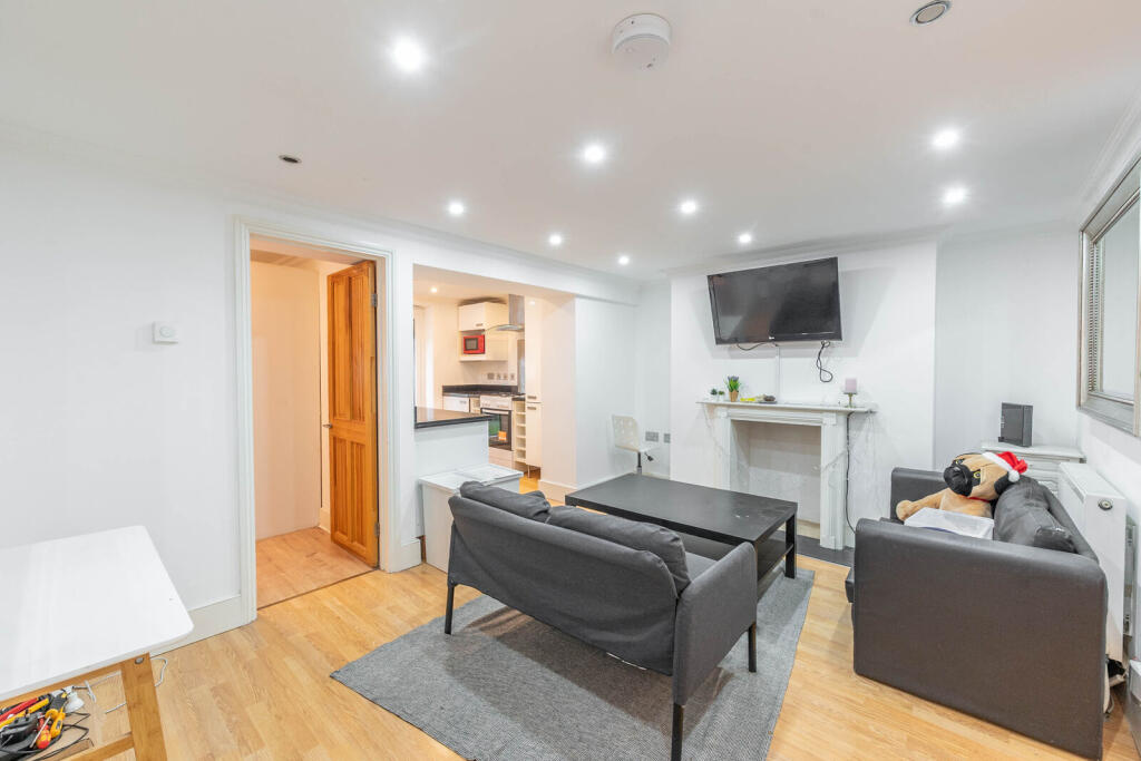 2 bed 1st Floor Flat for rent in London. From Foxtons - Camden
