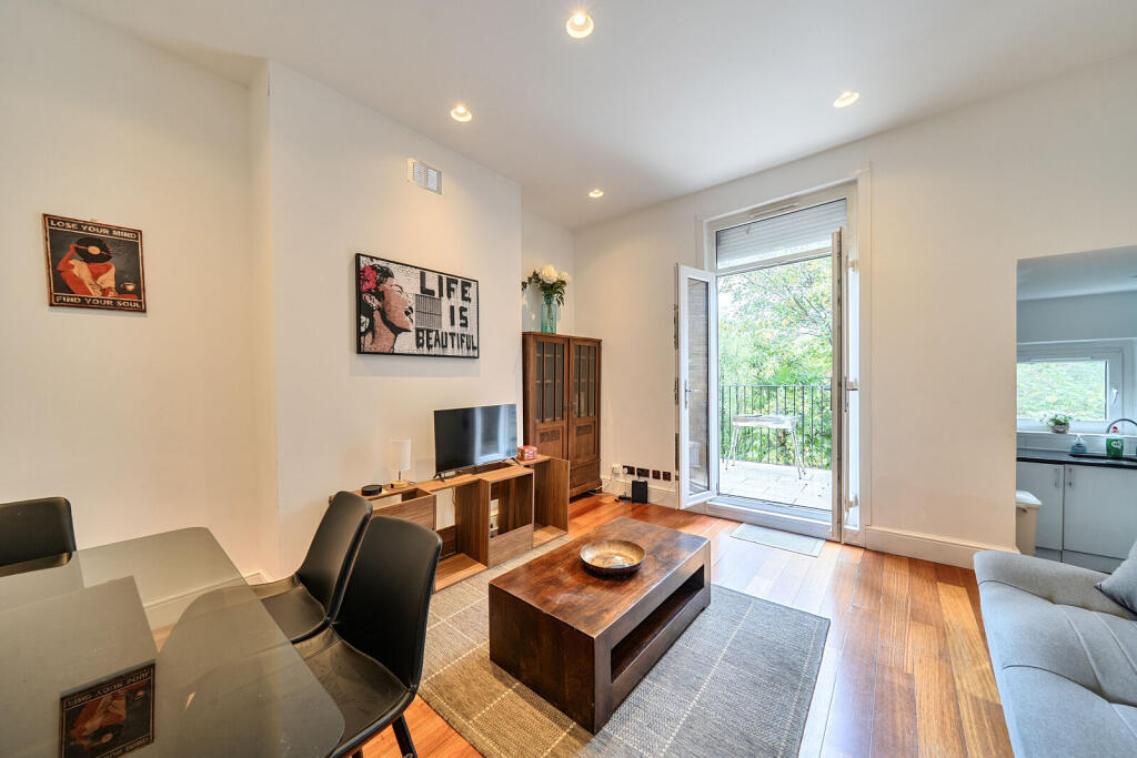 2 bed 1st Floor Flat for rent in Camden Town. From Foxtons - Camden 2 bed 1st Floor Flat for rent in Camden Town. From Foxtons - Camden