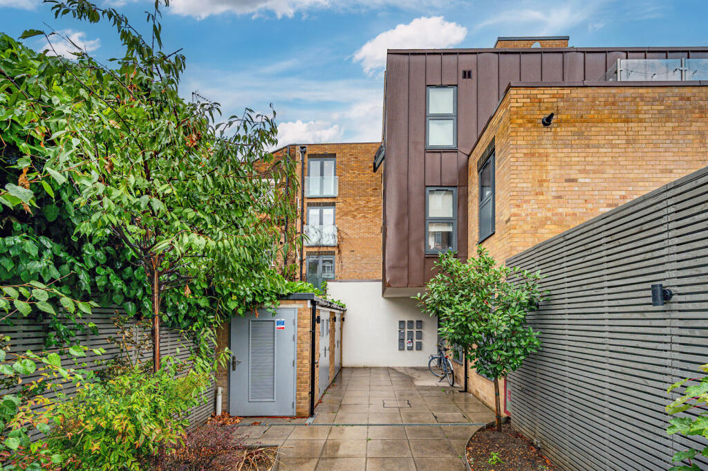 3 bed 1st Floor Flat for rent in London. From Foxtons - Camden 3 bed 1st Floor Flat for rent in London. From Foxtons - Camden