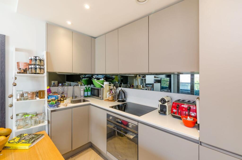 2 bed 1st Floor Flat for rent in London. From Foxtons - Camden
