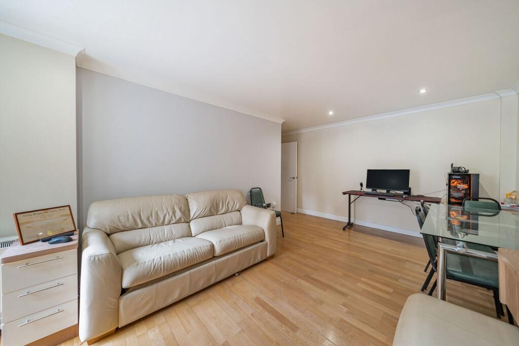 2 bed 1st Floor Flat for rent in London. From Foxtons - Camden