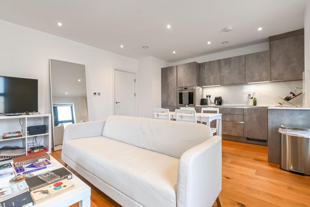 1 bed 1st Floor Flat for rent in London. From Foxtons - Camden 1 bed 1st Floor Flat for rent in London. From Foxtons - Camden