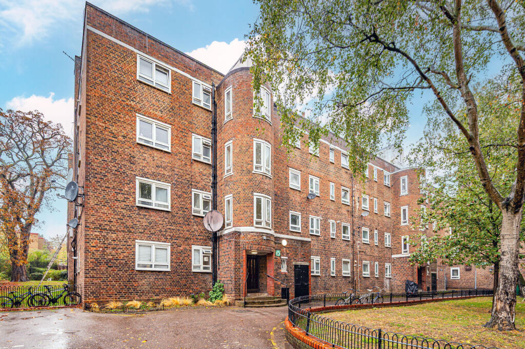 4 bed 1st Floor Flat for rent in Hampstead. From Foxtons - Camden 4 bed 1st Floor Flat for rent in Hampstead. From Foxtons - Camden