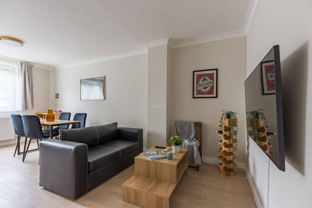 1 bed 1st Floor Flat for rent in London. From Foxtons - Canary Wharf