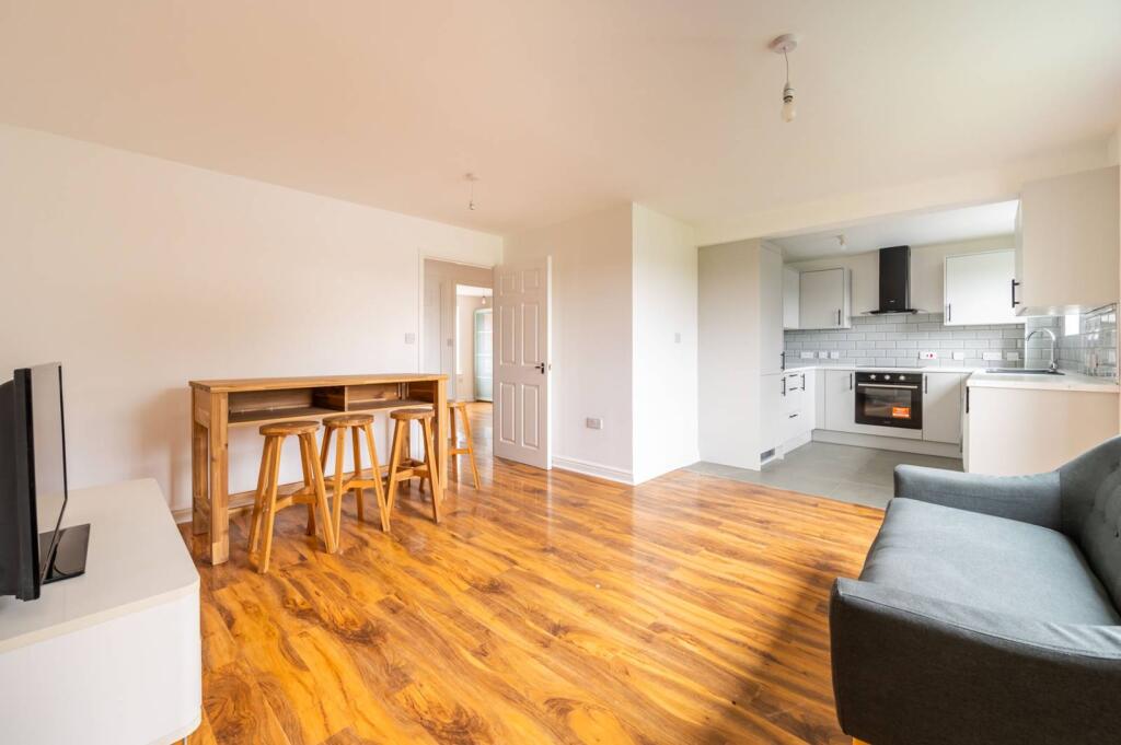 2 bed 1st Floor Flat for rent in London. From Foxtons - Canary Wharf