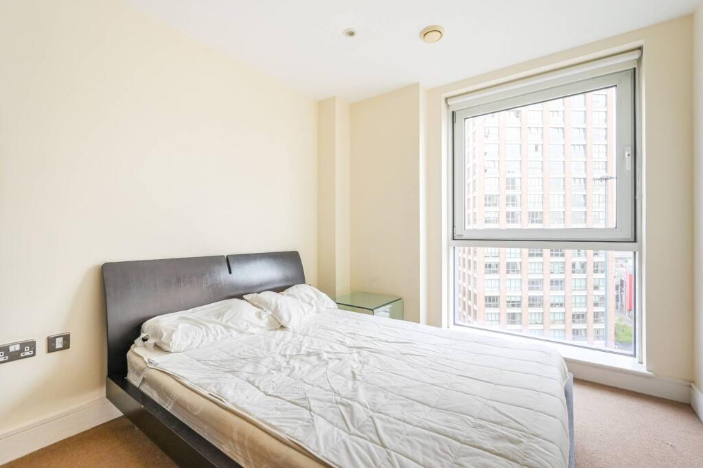 1 bed 1st Floor Flat for rent in London. From Foxtons - Canary Wharf