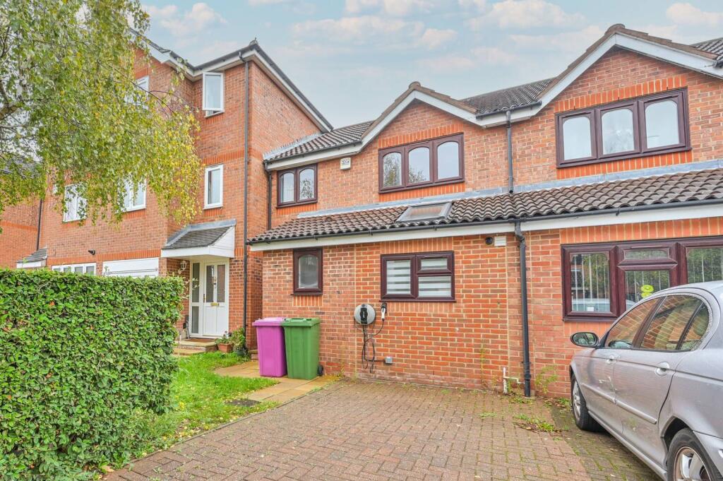 3 bed Detached for rent in London. From Foxtons - Canary Wharf