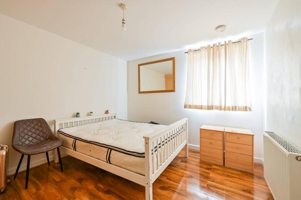 1 bed 1st Floor Flat for rent in London. From Foxtons - Canary Wharf