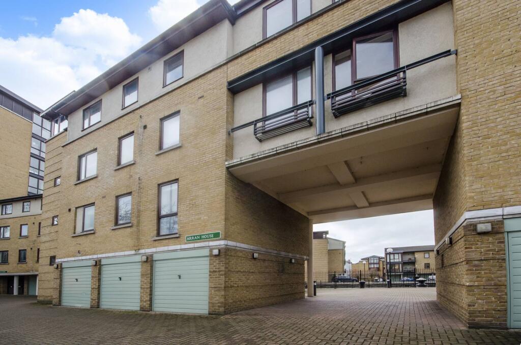 2 bed 1st Floor Flat for rent in London. From Foxtons - Canary Wharf 2 bed 1st Floor Flat for rent in London. From Foxtons - Canary Wharf