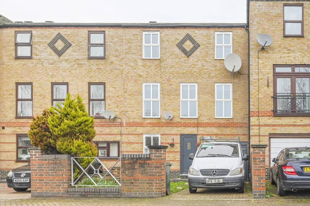 4 bed 1st Floor Flat for rent in London. From Foxtons - Canary Wharf 4 bed 1st Floor Flat for rent in London. From Foxtons - Canary Wharf