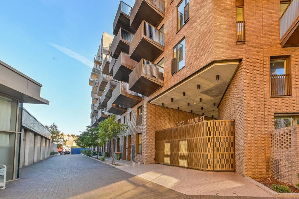 2 bed 1st Floor Flat for rent in London. From Foxtons - Canary Wharf