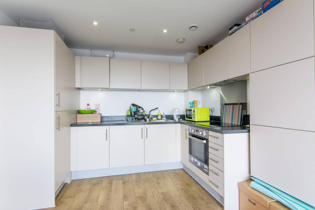 1 bed 1st Floor Flat for rent in London. From Foxtons - Canary Wharf