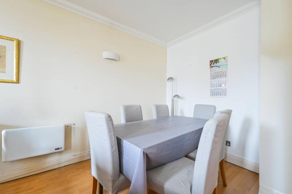 1 bed 1st Floor Flat for rent in London. From Foxtons - Canary Wharf